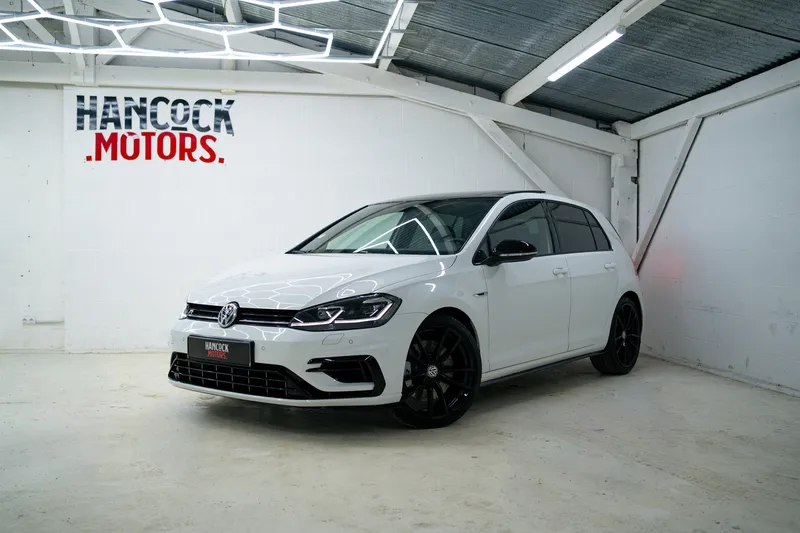 Volkswagen Golf R Akrapovic Blanc — livré par Hancock Motors